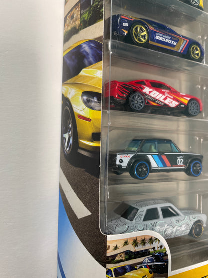 Hot Wheels 1/64 5 Pack Car Meet - Damaged Box