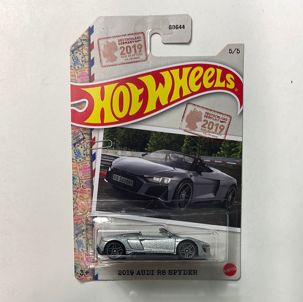 Hot Wheels 2019 Audi R8 Spyder Grey (International Supercars) - Damaged Card