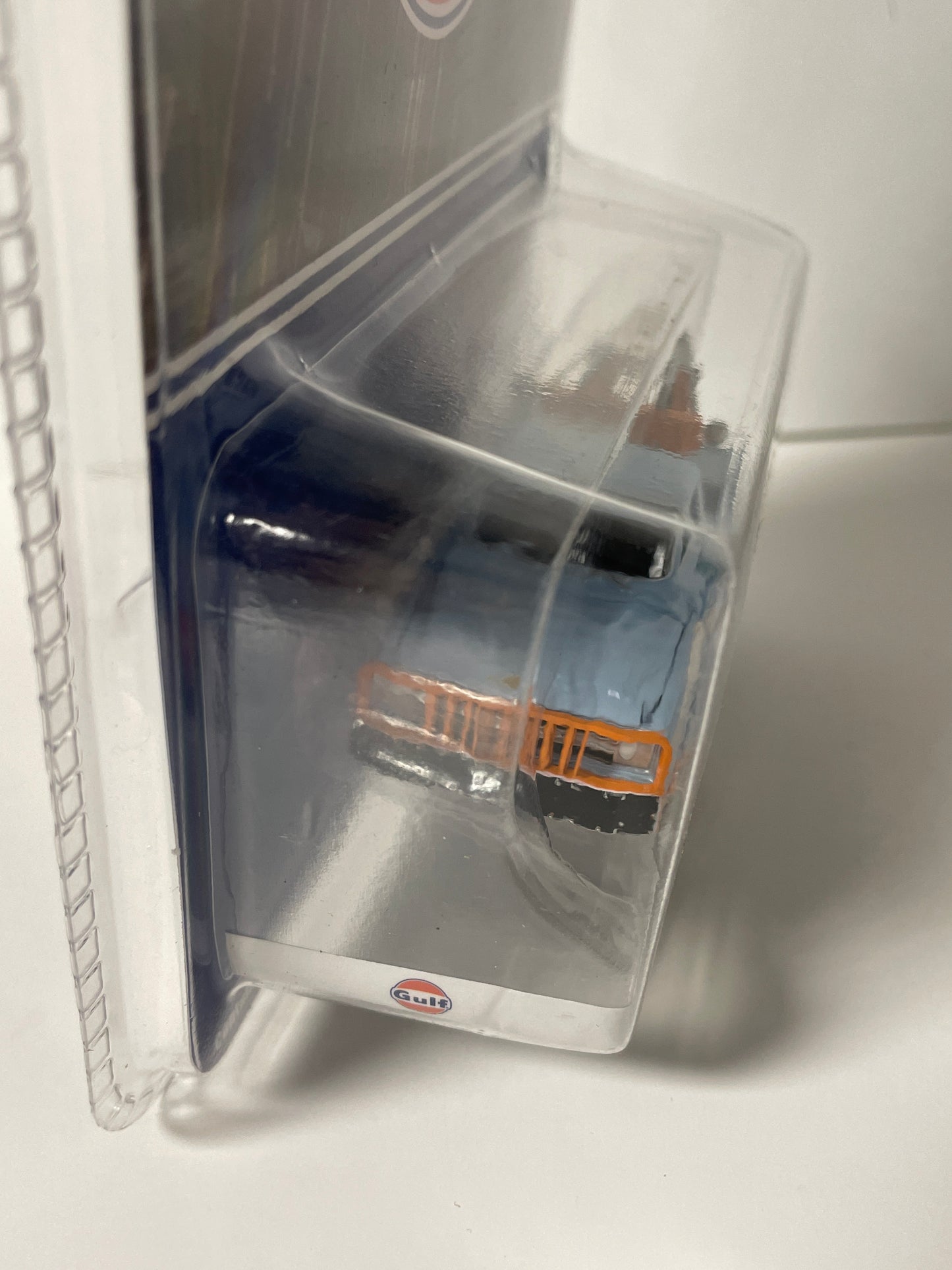 Greenlight 1/64 Hobby Exclusive Gulf 1969 Chevrolet C-30 Dually Wrecker Blue & Orange - 30275
