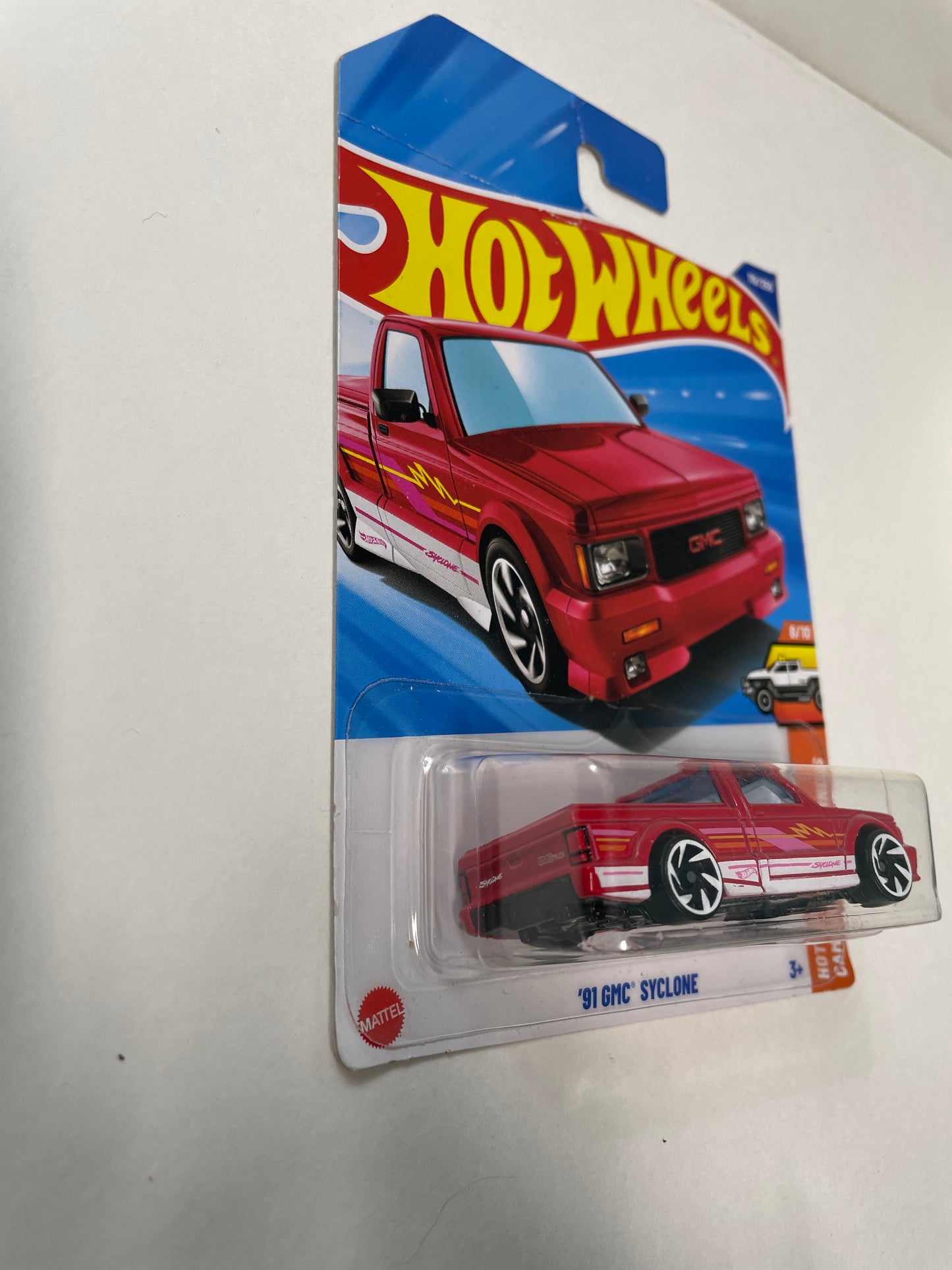 Hot Wheels 1/64 ‘91 GMC Syclone Red - Damaged Box