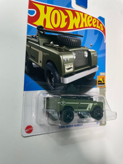 Hot Wheels 1/64 Land Rover Series II Green
