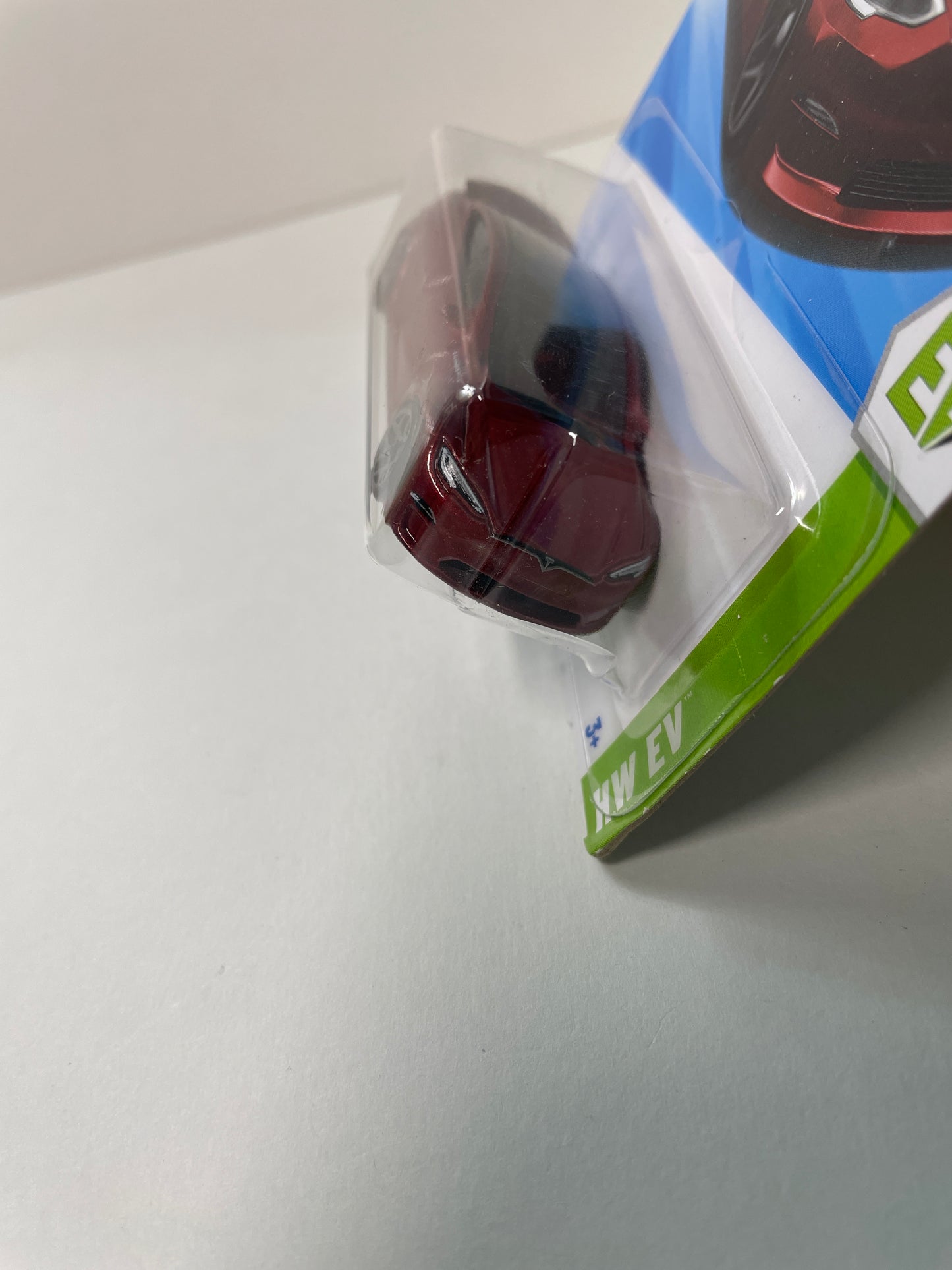 Hot Wheels 1/64 Tesla Model S Plaid Red - Damaged Box