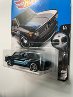 Hot Wheels 1/64 BMW 2002 Black - Damaged Card