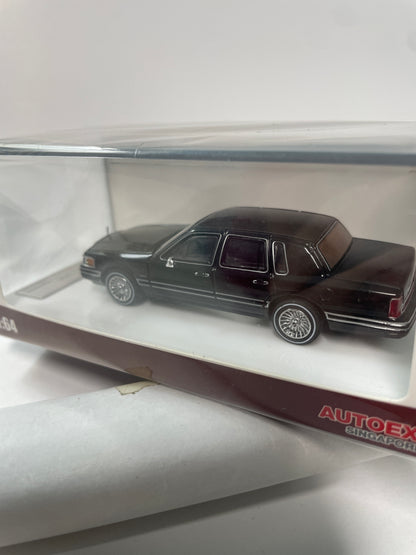 MK Miniatures 1/64 2025 Auto Expo Singapore Lincoln Town Car Black