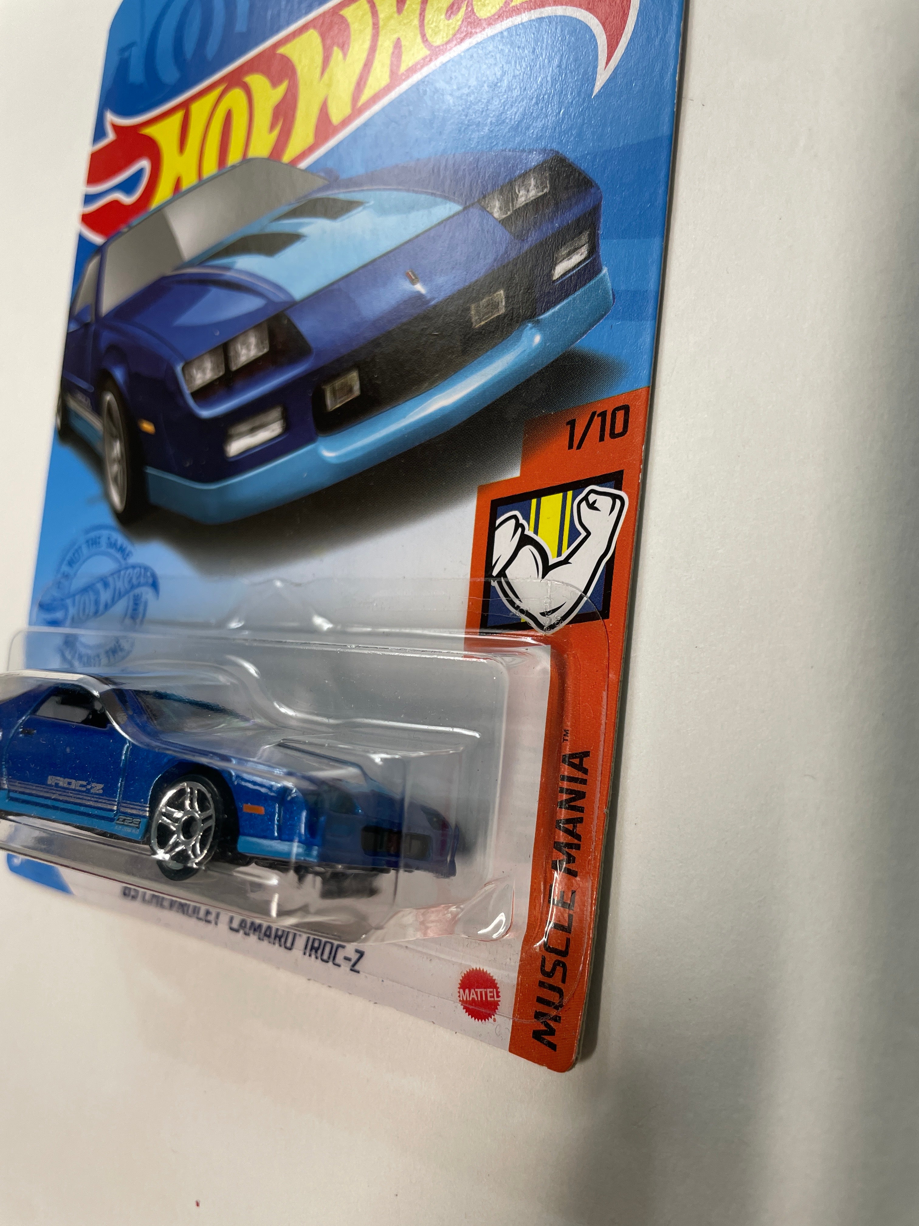 Hot Wheels 1/64 '85 Chevrolet Camaro Iroc-Z Blue - Damaged Box