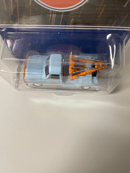 Greenlight 1/64 Hobby Exclusive Gulf 1969 Chevrolet C-30 Dually Wrecker Blue & Orange - 30275