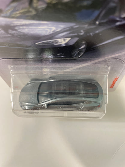 Matchbox 1/64 Road Trip Tesla Model S Silver