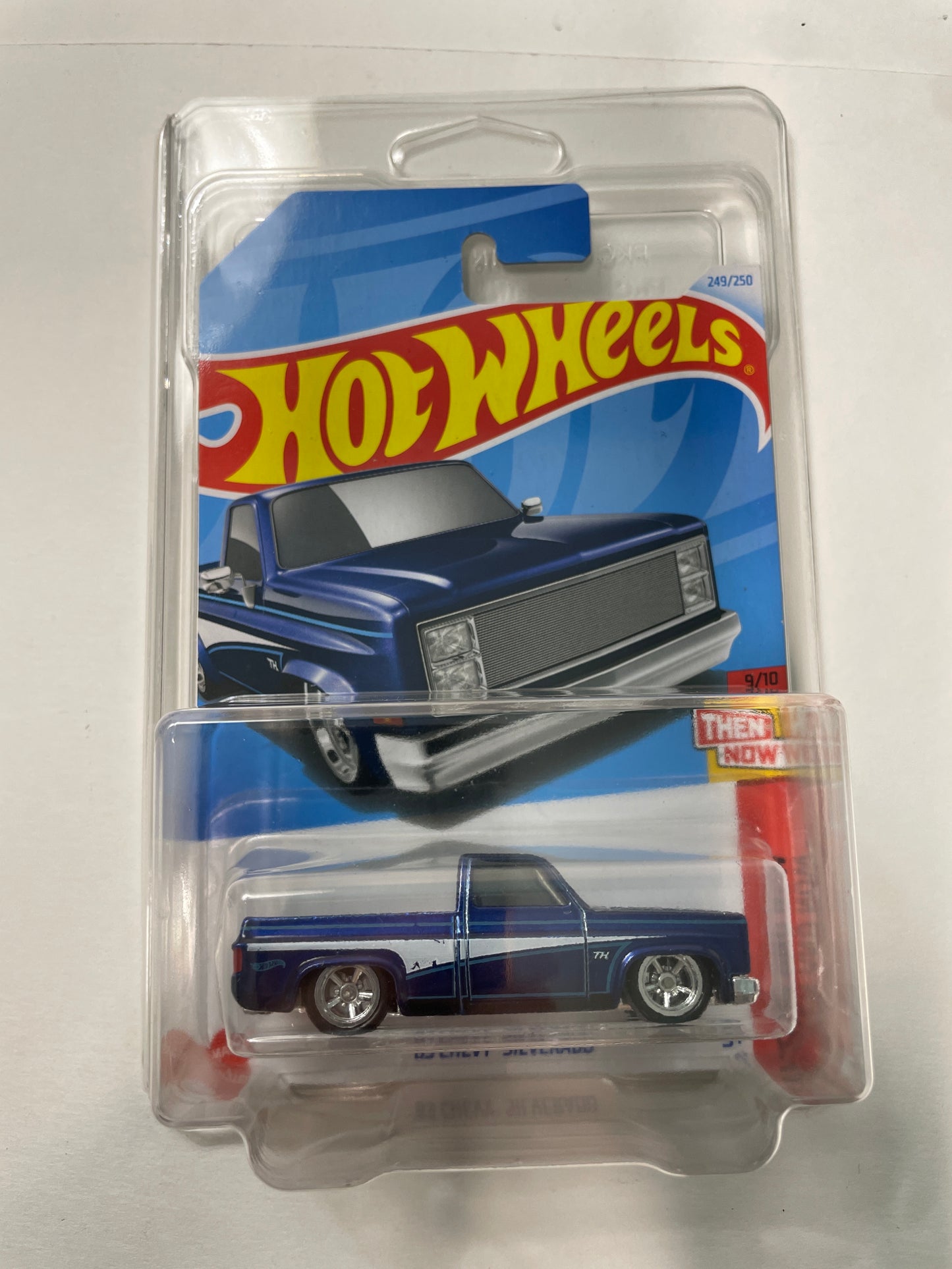 Hot Wheels 1/64 Super Treasure Hunt ‘83 Chevy Silverado Blue
