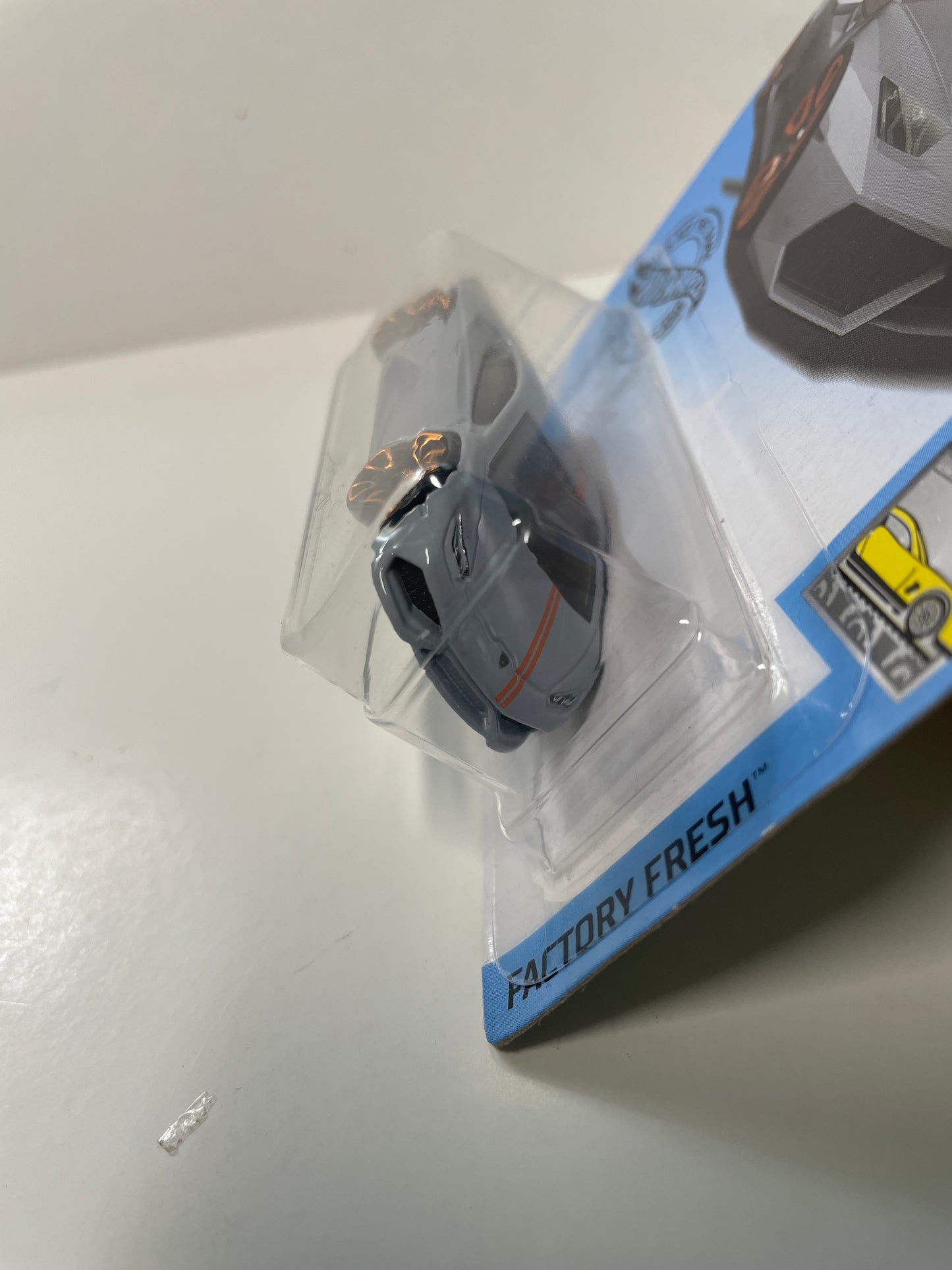 Hot Wheels 1/64 Lamborghini Huracan Grey - Damaged Box