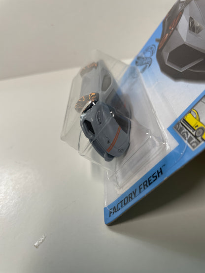 Hot Wheels 1/64 Lamborghini Huracan Grey - Damaged Box