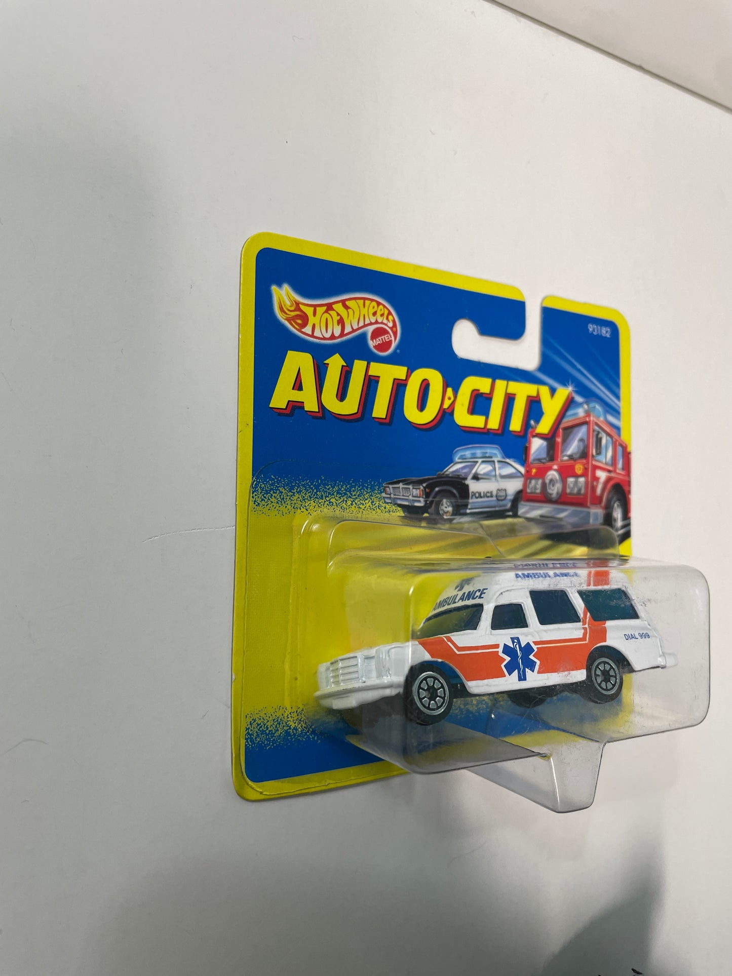 Hot Wheels 1/64 Auto City Mercedes-Benz 220D Ambulance White - Damaged Box