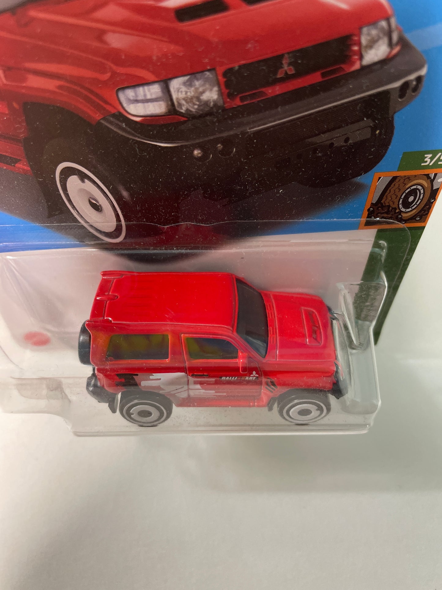 Hot Wheels 1/64 Mitsubishi Pajero Evolution Red - Damaged Box