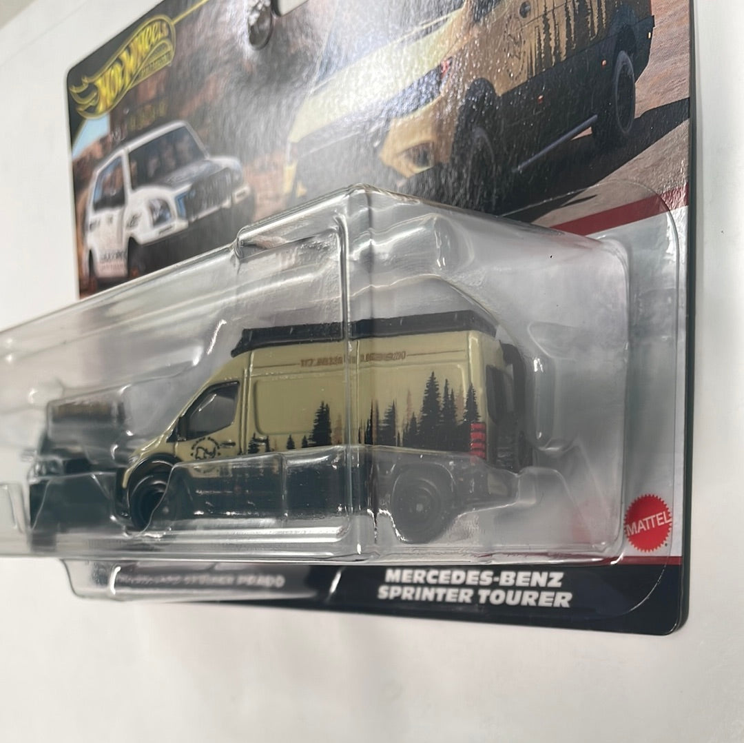 Hot Wheels 1/64 Car Culture Premium 2 Pack ‘05 Toyota Land Cruiser Prado White & Mercedes-Benz Sprinter Tourer Beige