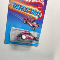 Hot Wheels 1/64 Ultra Hots Custom Volkswagen Beetle Pink - Damaged Card