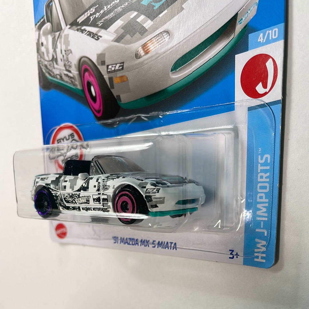 *Japan Card* Hot Wheels 1/64 ‘91 Mazda MX-5 Miata White - Damaged Card