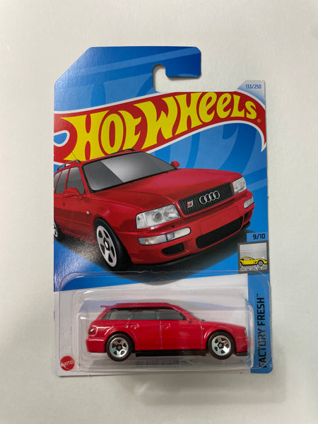 Hot Wheels 1/64 ‘94 Audi Avant RS2 Red