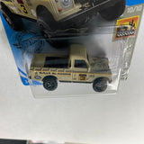 Hot Wheels 1/64 Land Rover Series III Pickup Beige