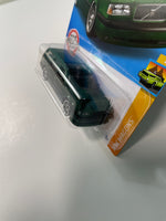 Hot Wheels 1/64 Volvo 850 Estate Green - Damaged Card