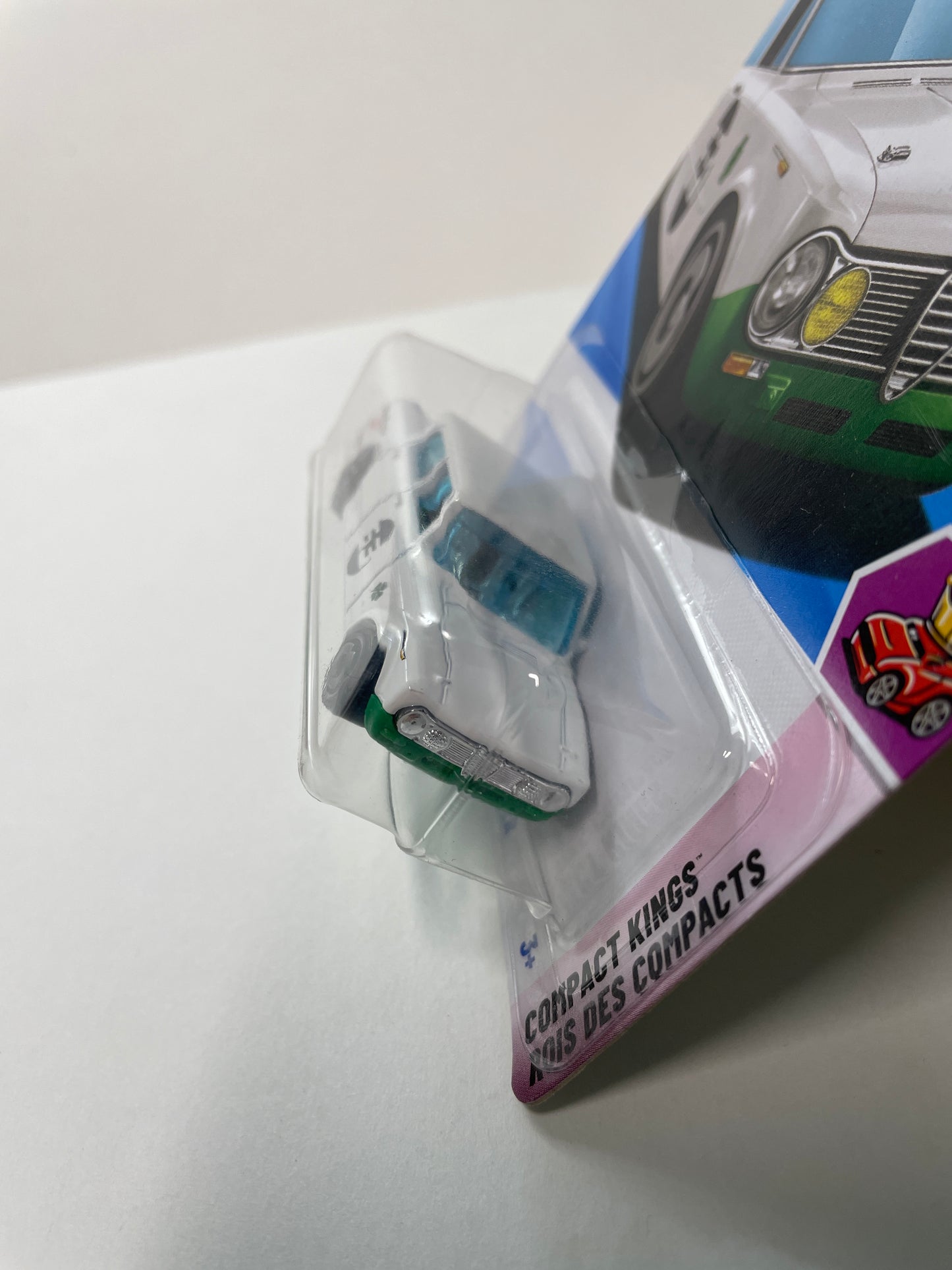 Hot Wheels 1/64 Alfa Romeo Giulia TI Super White - Damaged Box