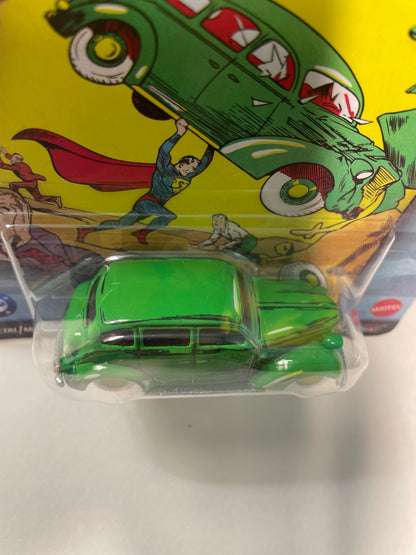 Hot Wheels 1/64 Pop Culture Action Comics #1 - Action Sedan/ Berline Green