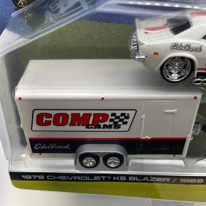 Maisto Design 1/64 Team Haulers 1979 Chevrolet K5 Blazer/ 1968 Chevrolet Camaro Z/28 White - Damaged Card