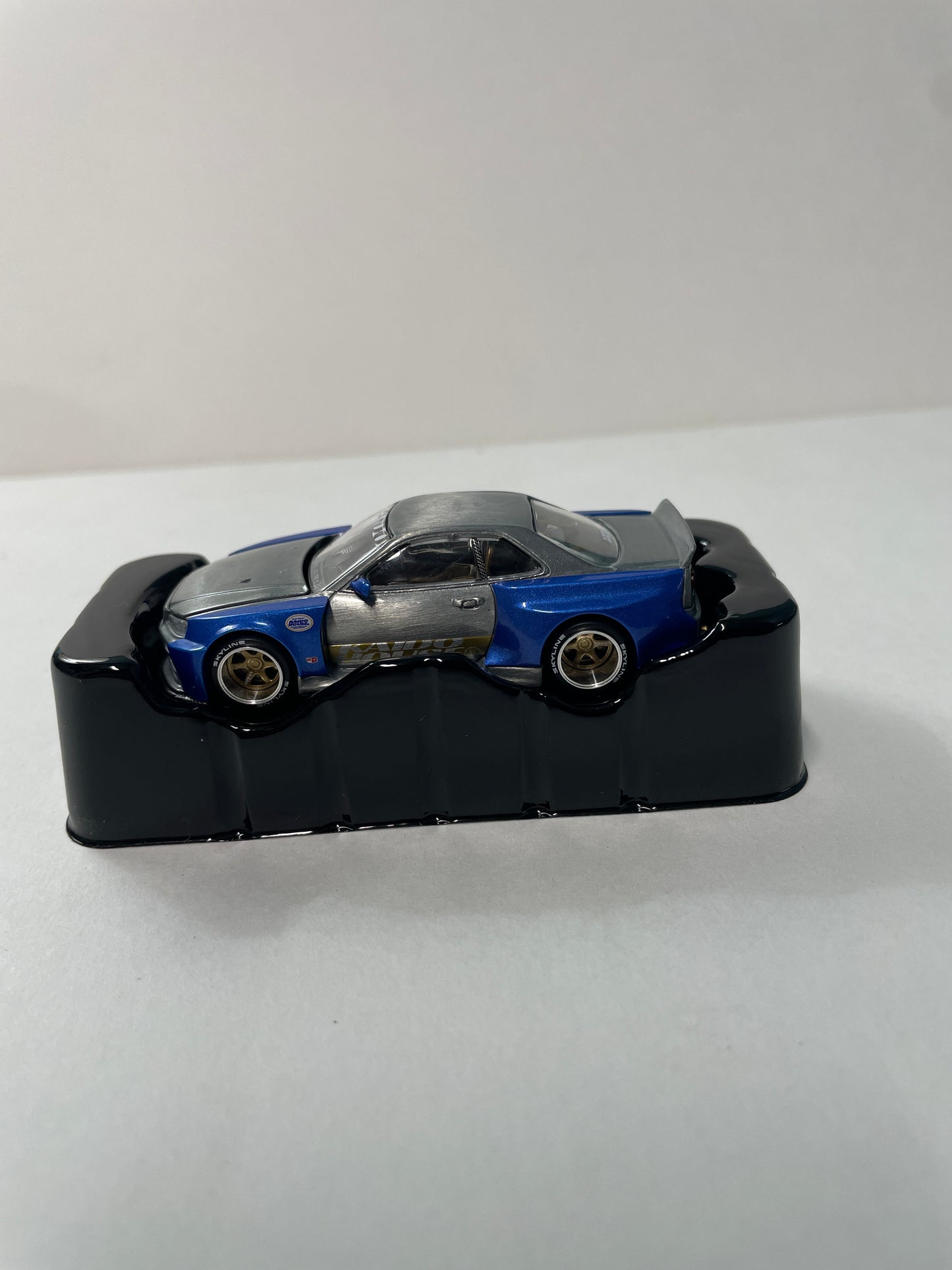 *Chase* Mini GT x Kaido House 1/64 Nissan Skyline GT-R (R34) Kaido Works (V2 Aero) Shinjuku V2 Blue