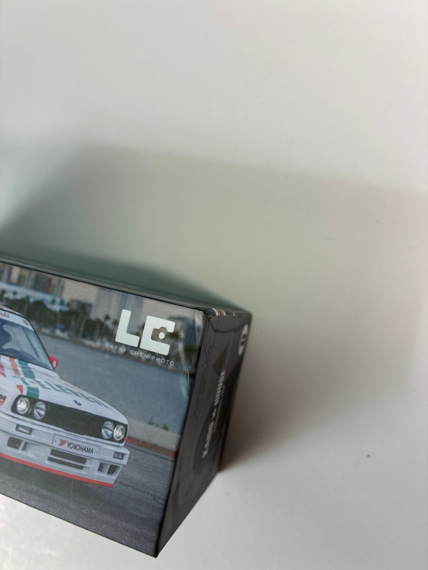 *Chase* Mini GT x Kaido House 1/64 BMW M3 KAIDO WORKS LARRY CHEN V1 White & Green - KHMG217 - Damaged Box