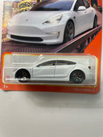 Matchbox 1/64 Tesla Model 3 White - Damaged Card