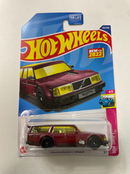 Hot Wheels 1/64 Volvo 240 Drift Wagon Red