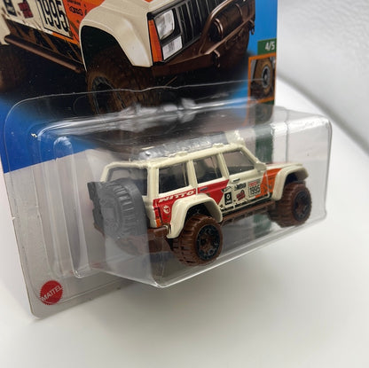 Hot Wheels 1/64 Treasure Hunt ‘95 Jeep Cherokee White & Brown
