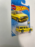 Hot Wheels 1/64 Volvo 850 Estate Yellow - Damaged Card