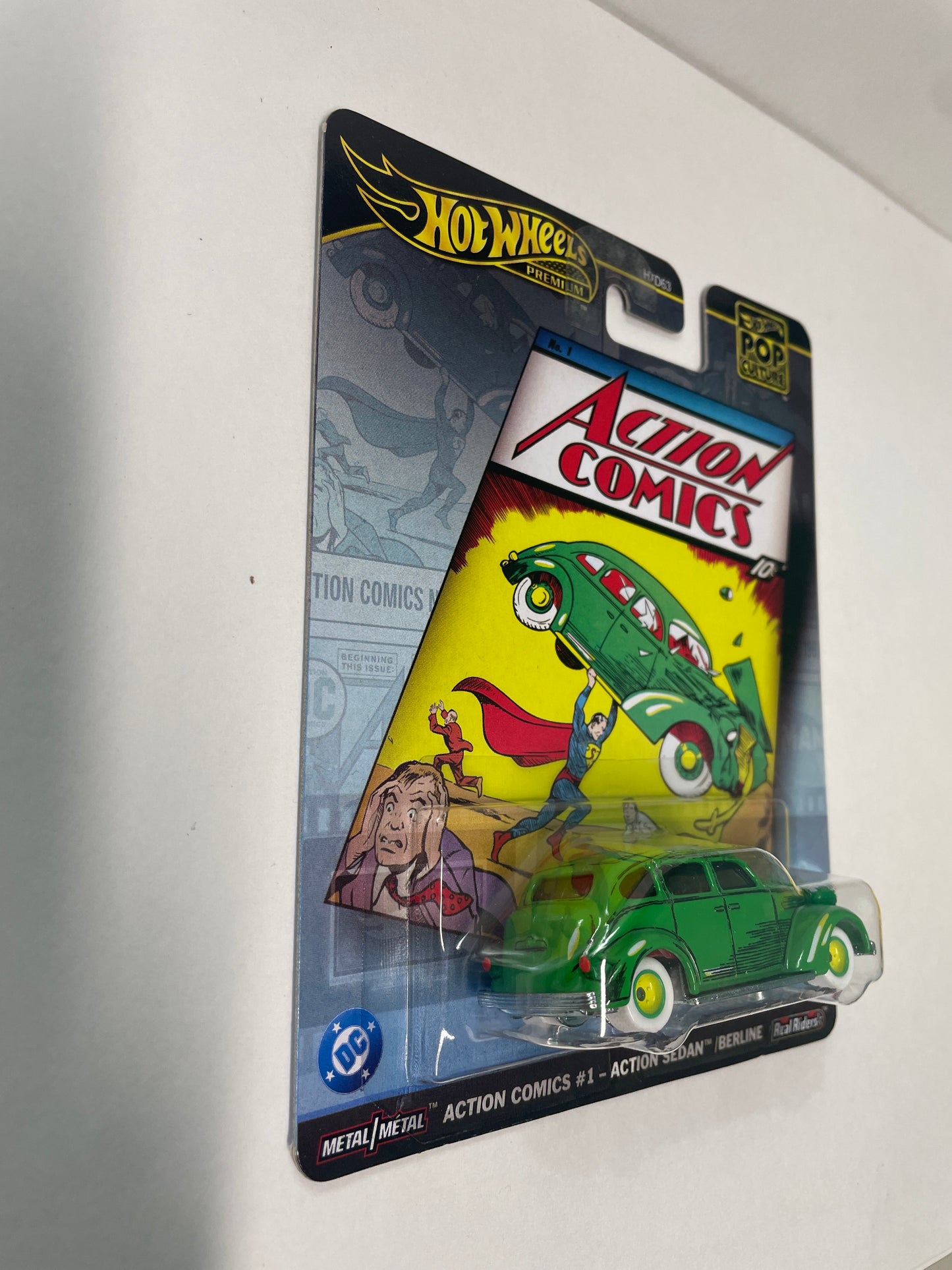 Hot Wheels 1/64 Pop Culture Action Comics #1 - Action Sedan/ Berline Green