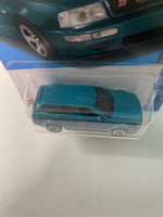 Hot Wheels 1/64 ‘94 Audi Avant RS2 B Green - Damaged Card