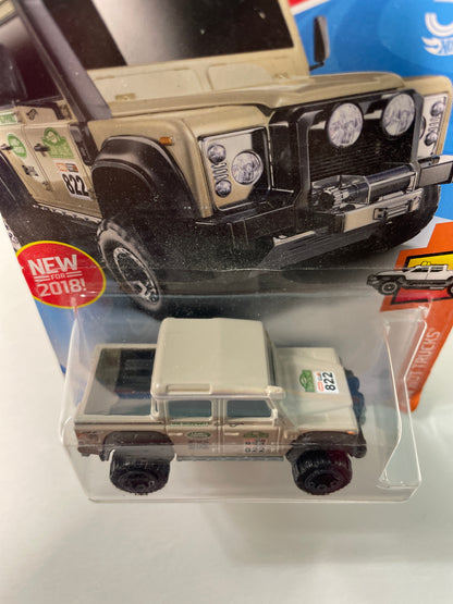 Hot Wheels 1/64 ‘15 Land Rover Defender Double Cab Beige - Damaged Box
