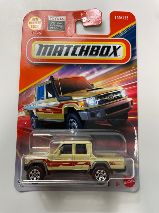Matchbox 1/64 ‘17 Toyota Landcruiser 78 Beige