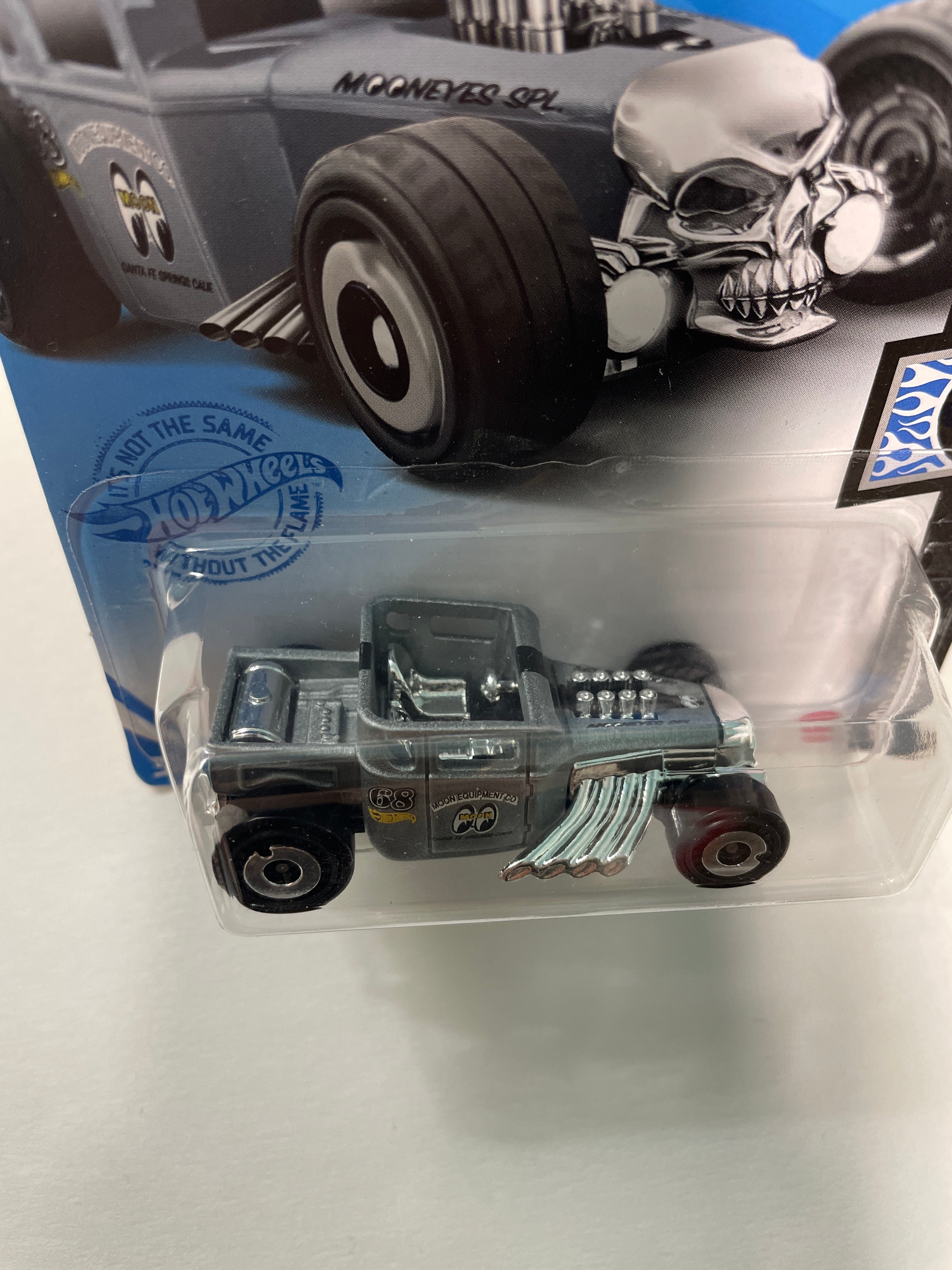Hot Wheels 1/64 Bone Shaker Mooneyes Grey - Damaged Box – Flipn