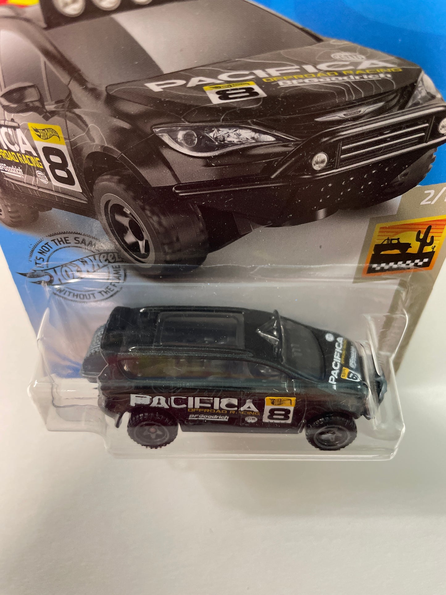 Hot Wheels 1/64 Chrysler Pacifica Black - Damaged Box