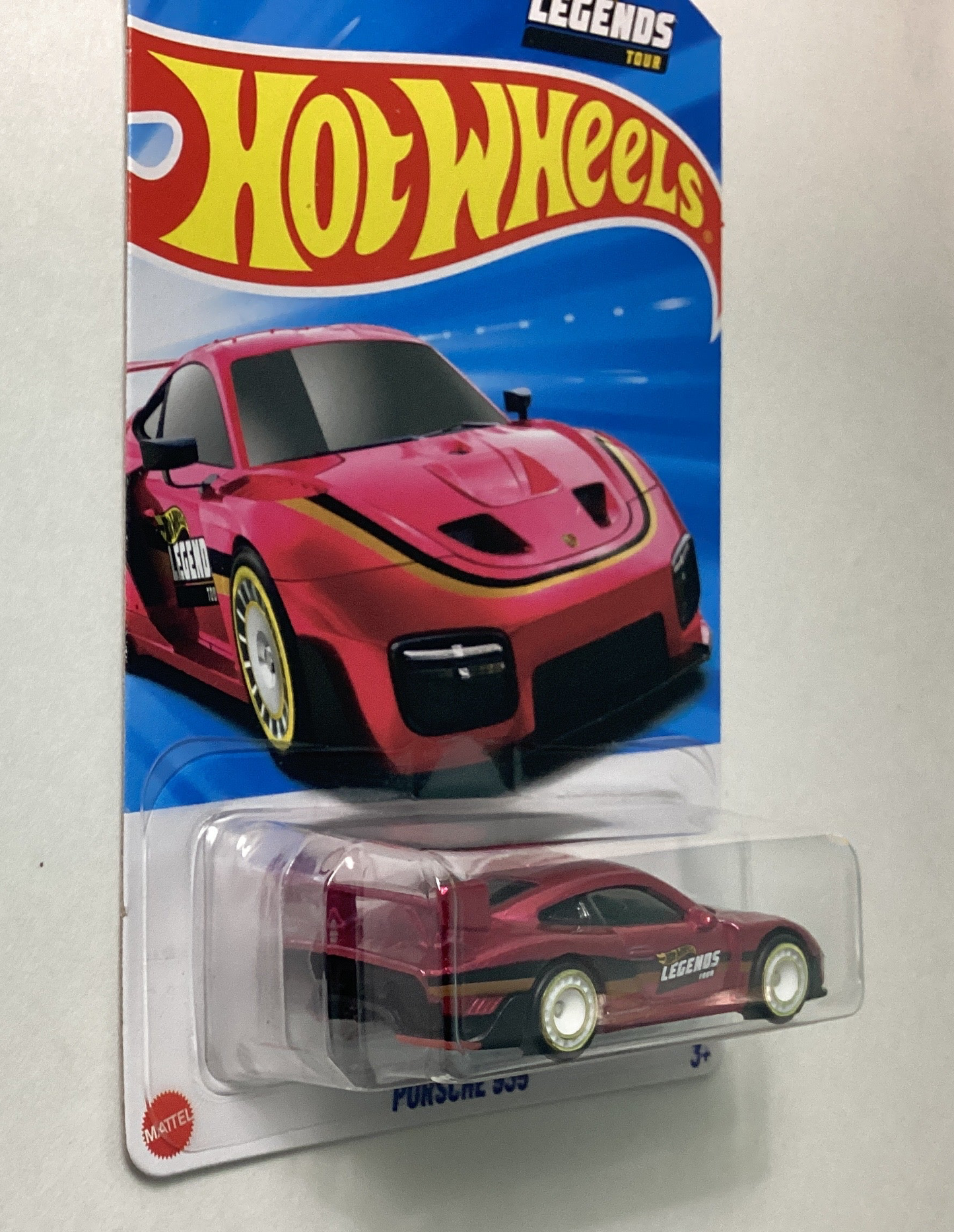 Hot Wheels 1/64 Legends Tour Porsche 935 Pink w/ Wallet