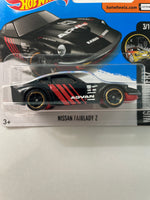 Hot Wheels 1/64 Nissan Fairlady Z Advan Short Card Black & Red