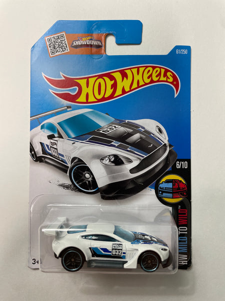 Hot Wheels 1/64 Aston Martin Vantage GT3 White - Damaged Card