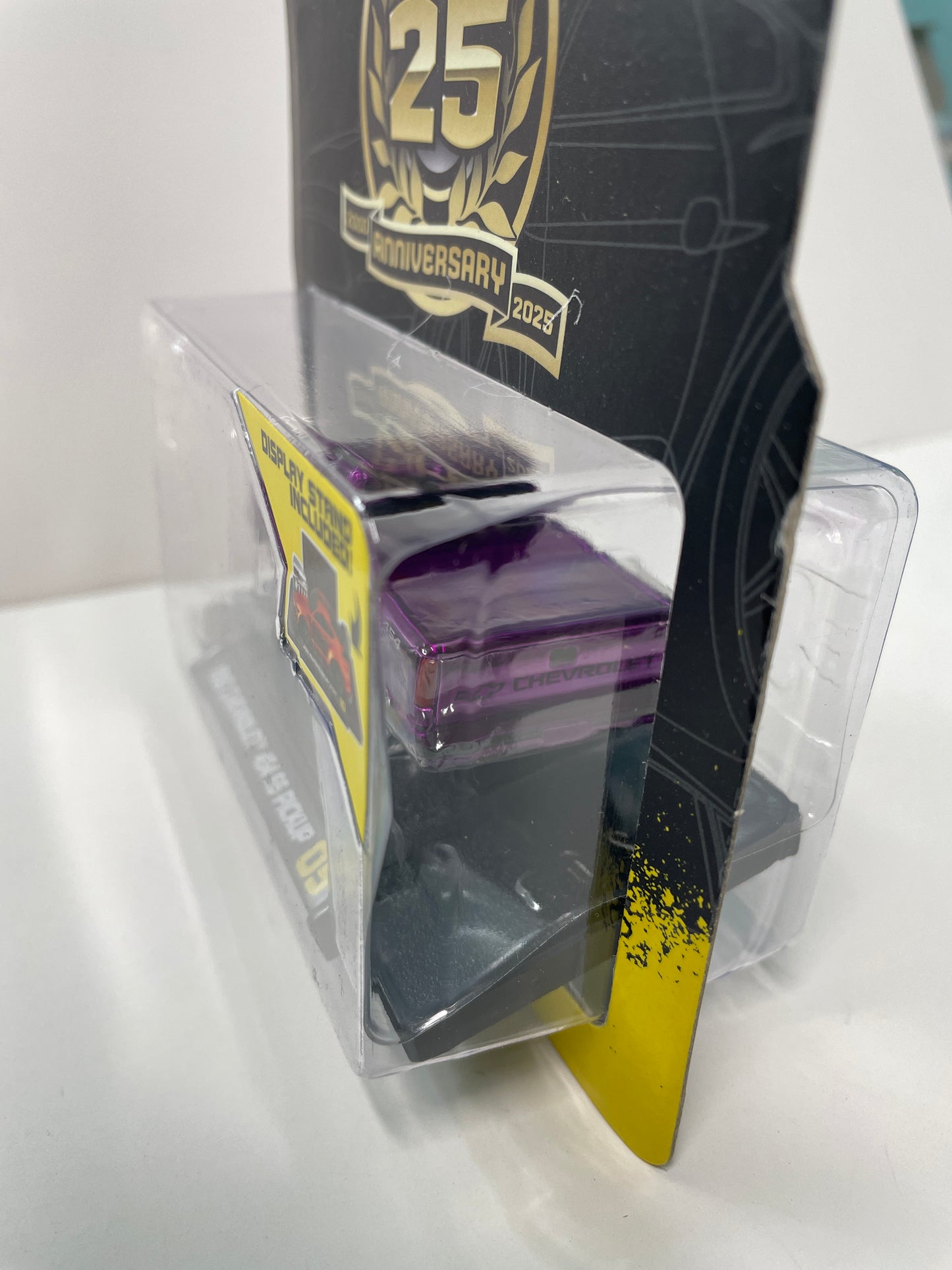 Maisto Muscle Machines 1/64 1993 Chevrolet 454 SS Pickup Purple Metallic - 15536-23069 - Damaged Box