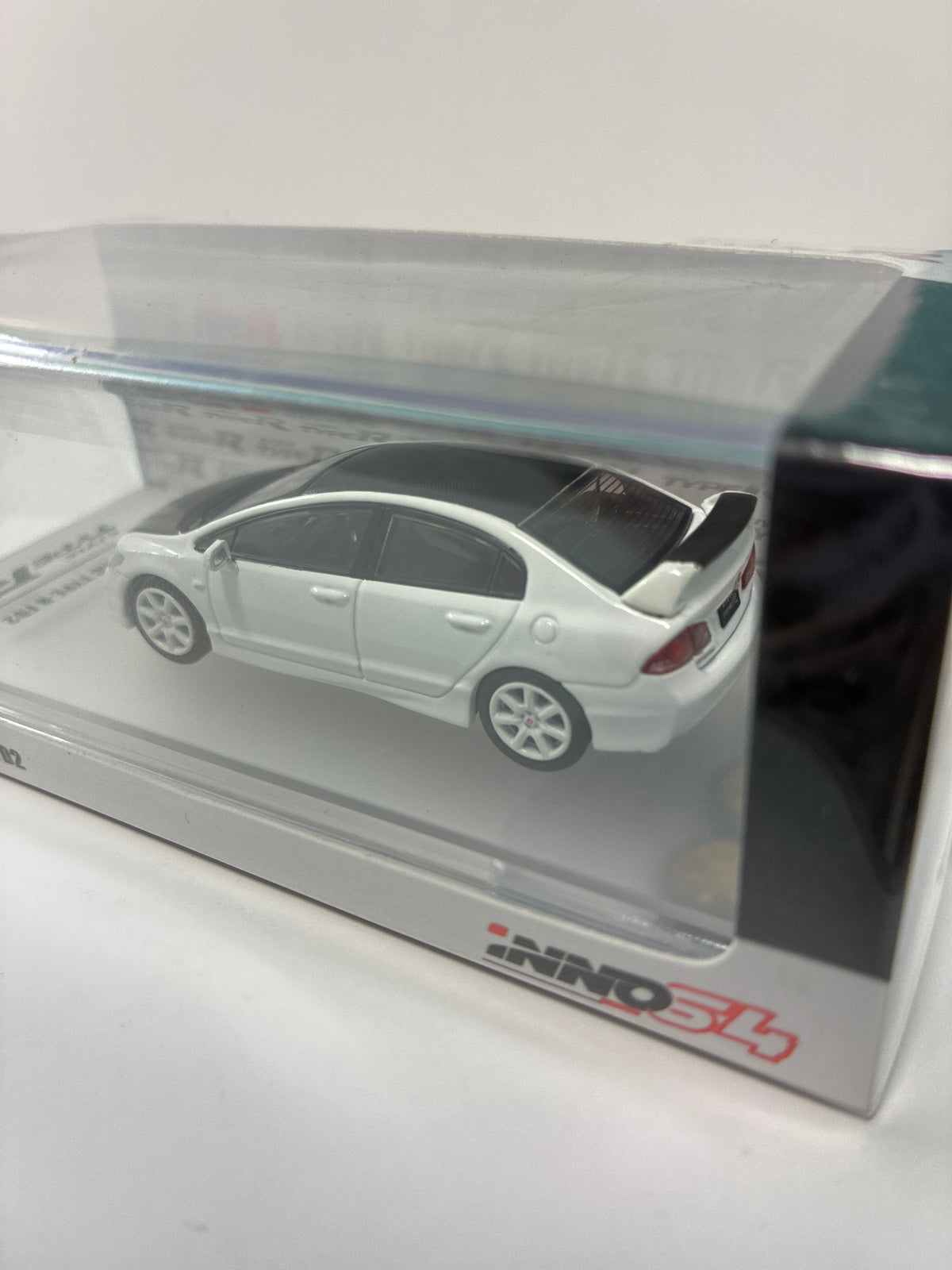 Inno64 1/64 Honda Civic Type-R FD2 White & Black - IN64-FD2-WHHKS