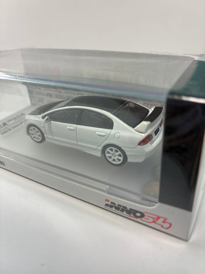 Inno64 1/64 Honda Civic Type-R FD2 White & Black - IN64-FD2-WHHKS