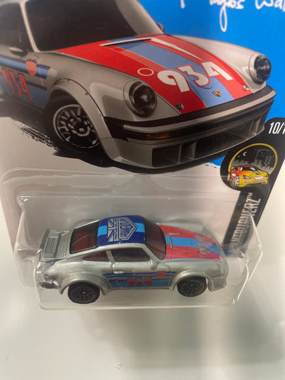 Hot Wheels 1/64 Porsche 934 Turbo RSR Silver - Damaged Box