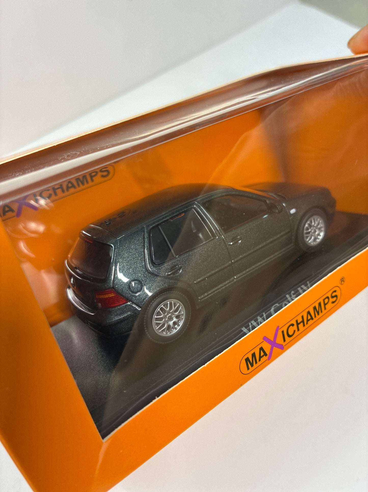 Minichamps 1/43 Volkswagen Golf IV 1999 Grey Metallic - 940 056060