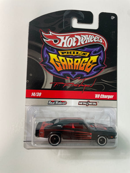 Hot Wheels 1/64 Phil’s Garage Dodge ‘69 Charger Black & Red - Damaged Card