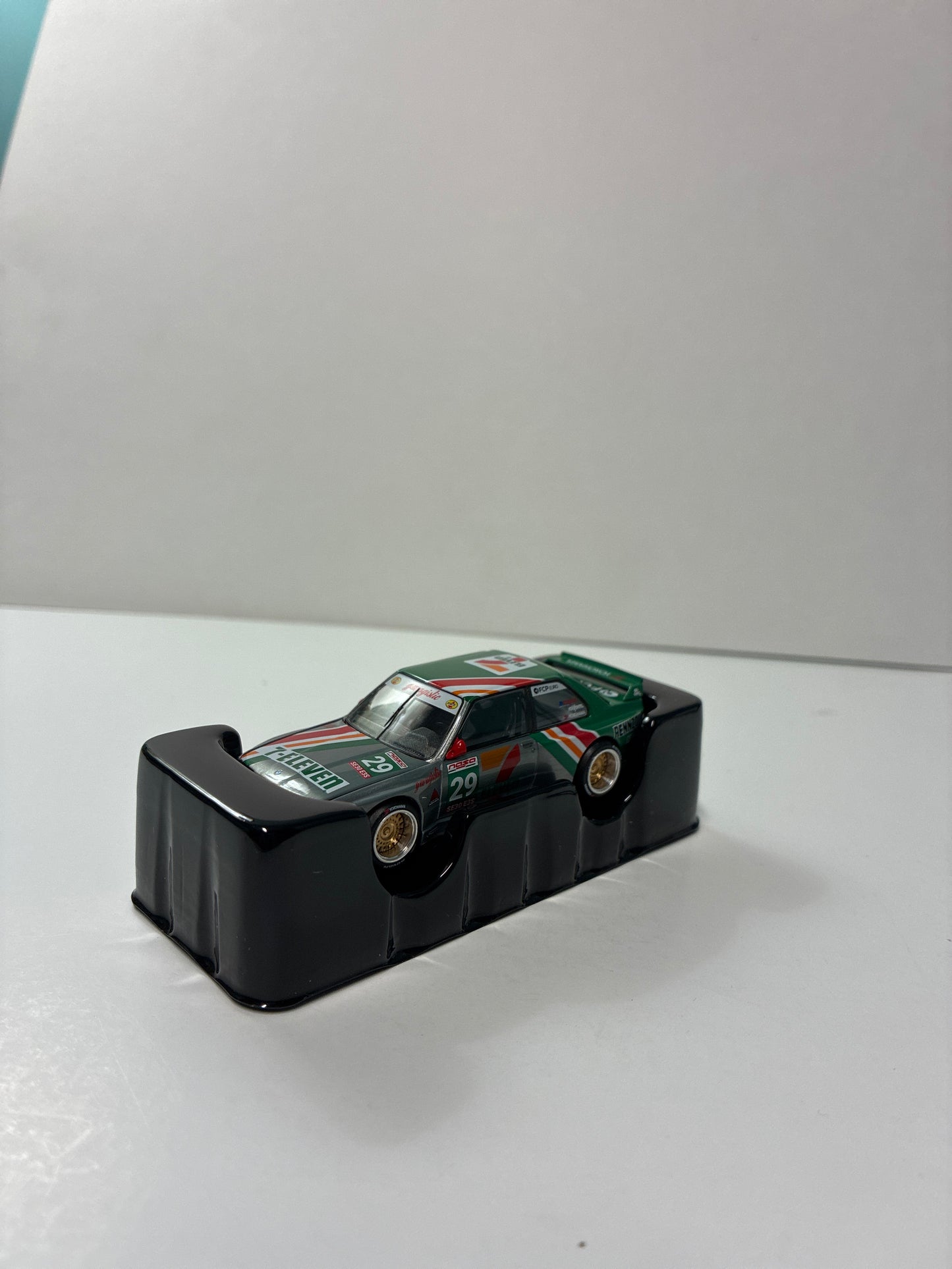 *Chase* Mini GT x Kaido House 1/64 BMW M3 KAIDO WORKS LARRY CHEN V1 White & Green - KHMG217 - Damaged Box