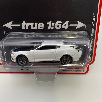 Auto World 1/64 Modern Muscle Version B 2019 Chevy Camaro ZL1 Summit White
