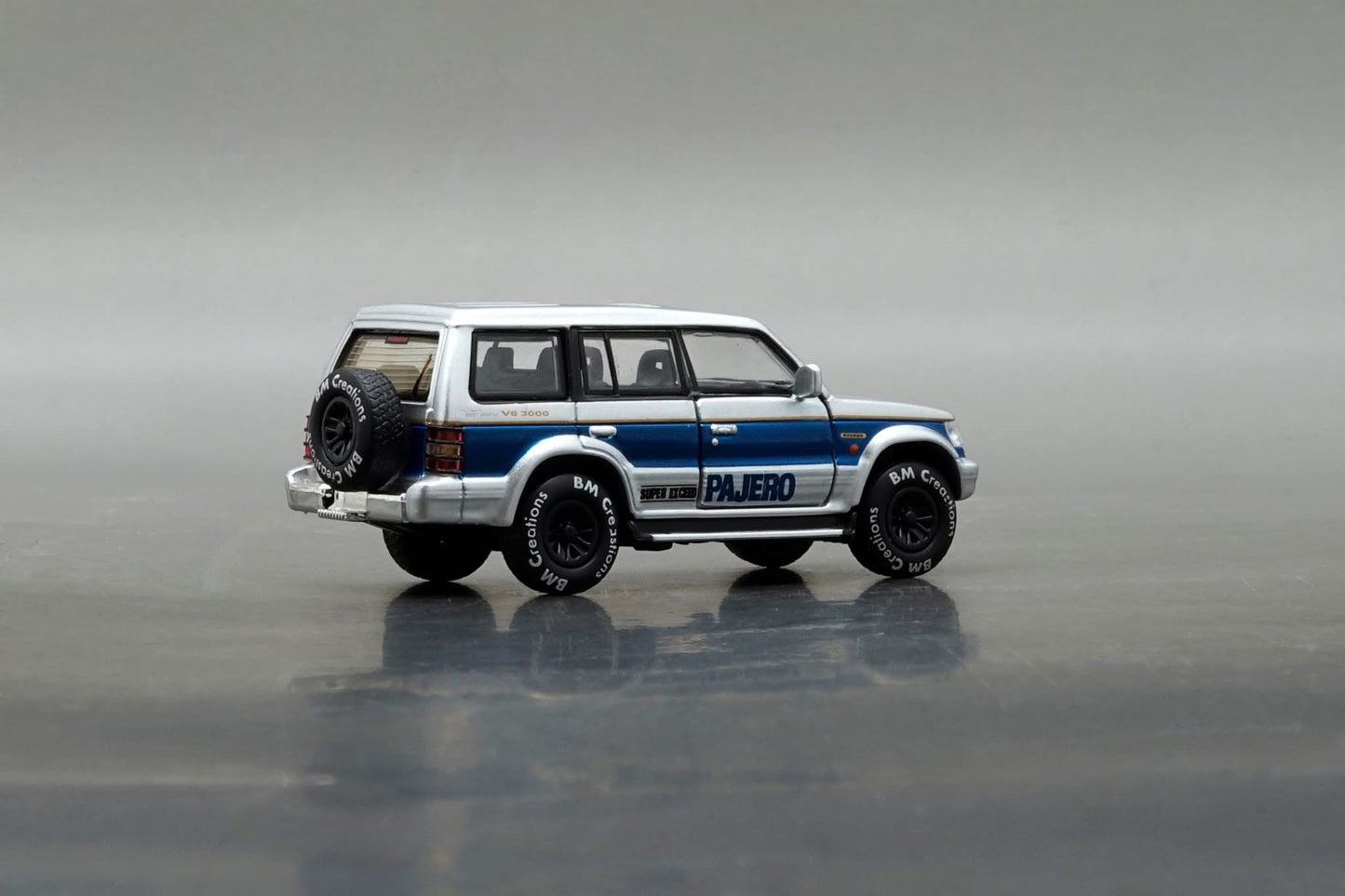 BM Creations 1/64 Mitsubishi Pajero Super Exceed Silver & Blue