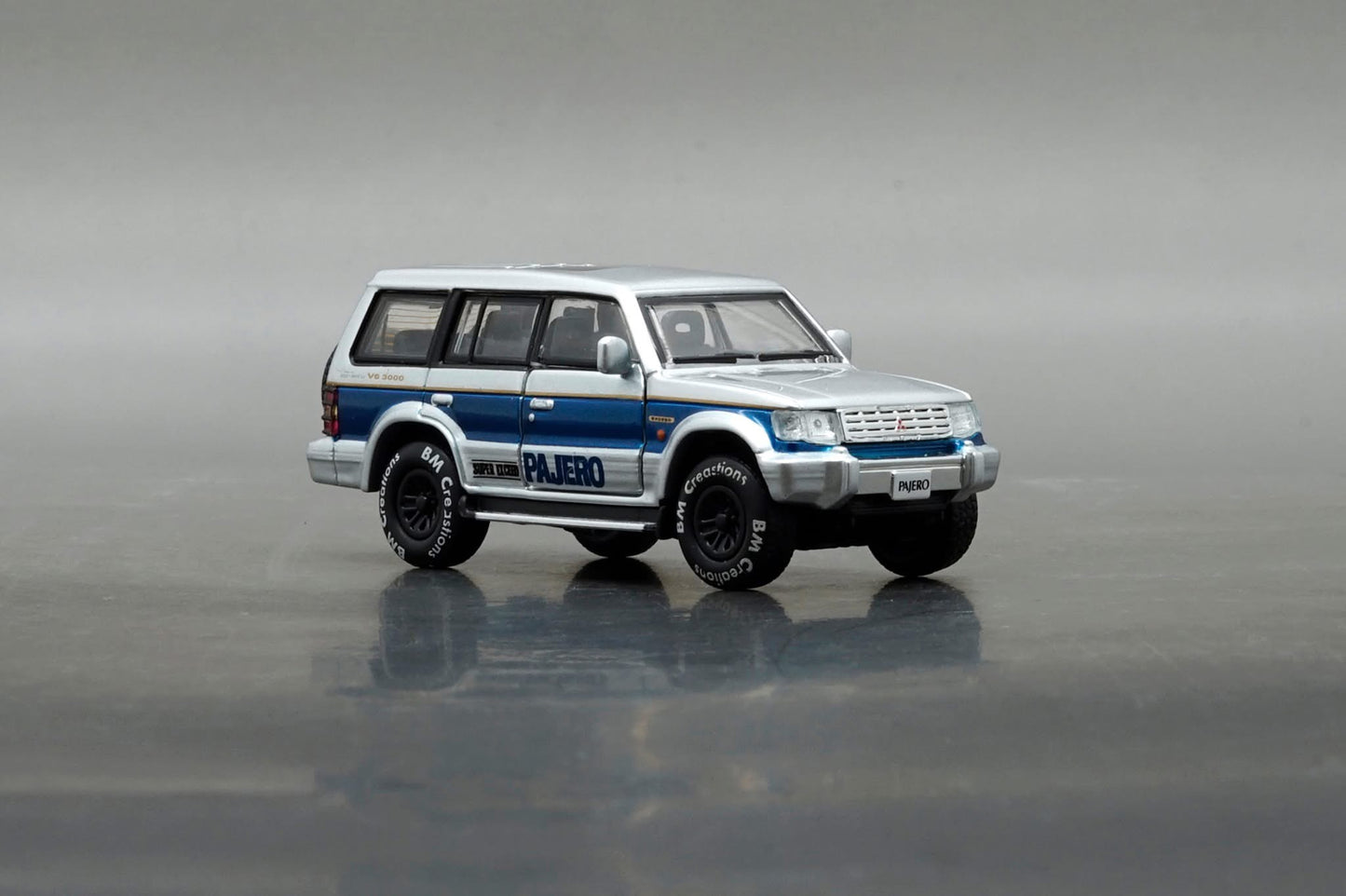 BM Creations 1/64 Mitsubishi Pajero Super Exceed Silver & Blue